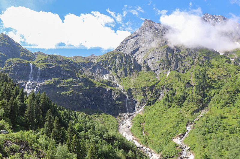 Familienwanderung zur Alpenrosenhütte